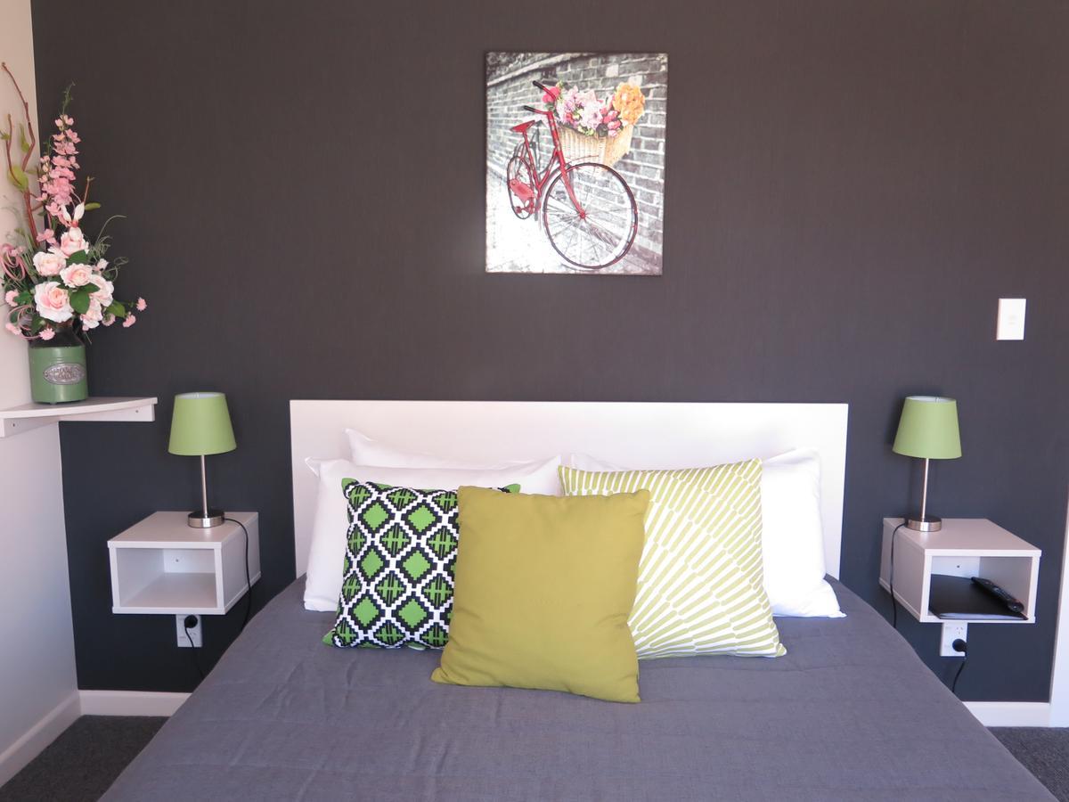 Wheels And Reels Accommodation Mossburn ภายนอก รูปภาพ