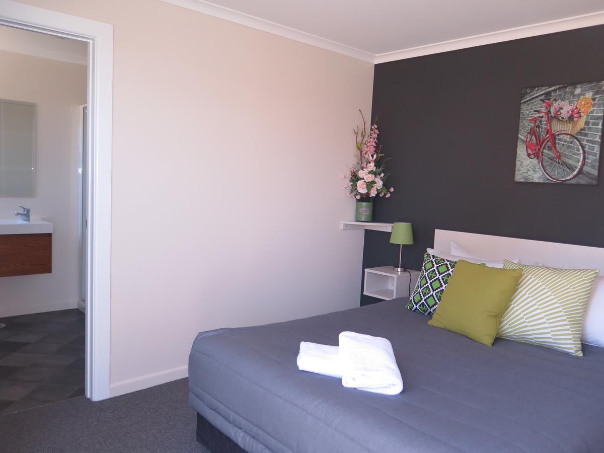 Wheels And Reels Accommodation Mossburn ภายนอก รูปภาพ