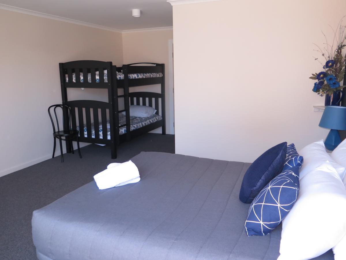 Wheels And Reels Accommodation Mossburn ภายนอก รูปภาพ