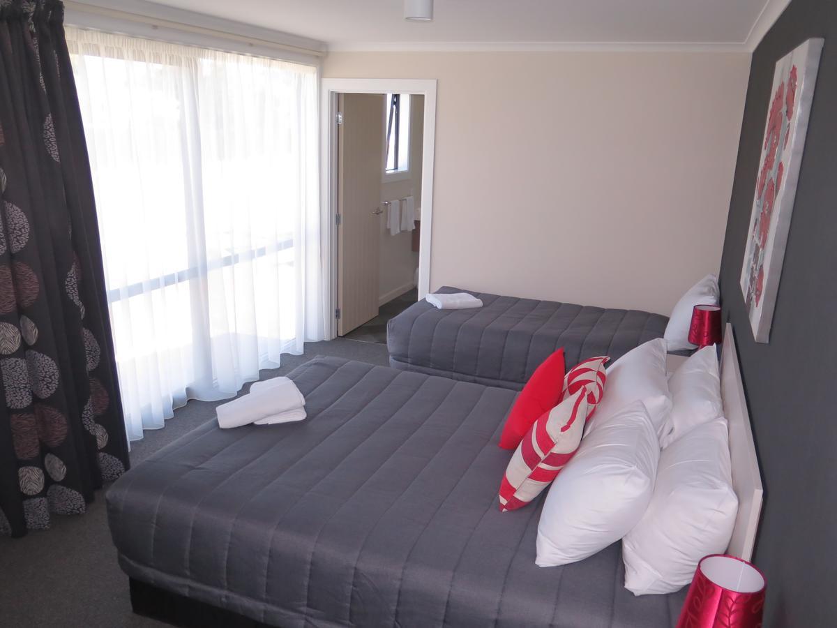 Wheels And Reels Accommodation Mossburn ภายนอก รูปภาพ