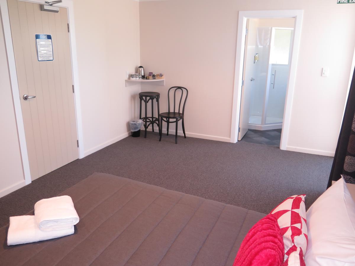 Wheels And Reels Accommodation Mossburn ภายนอก รูปภาพ
