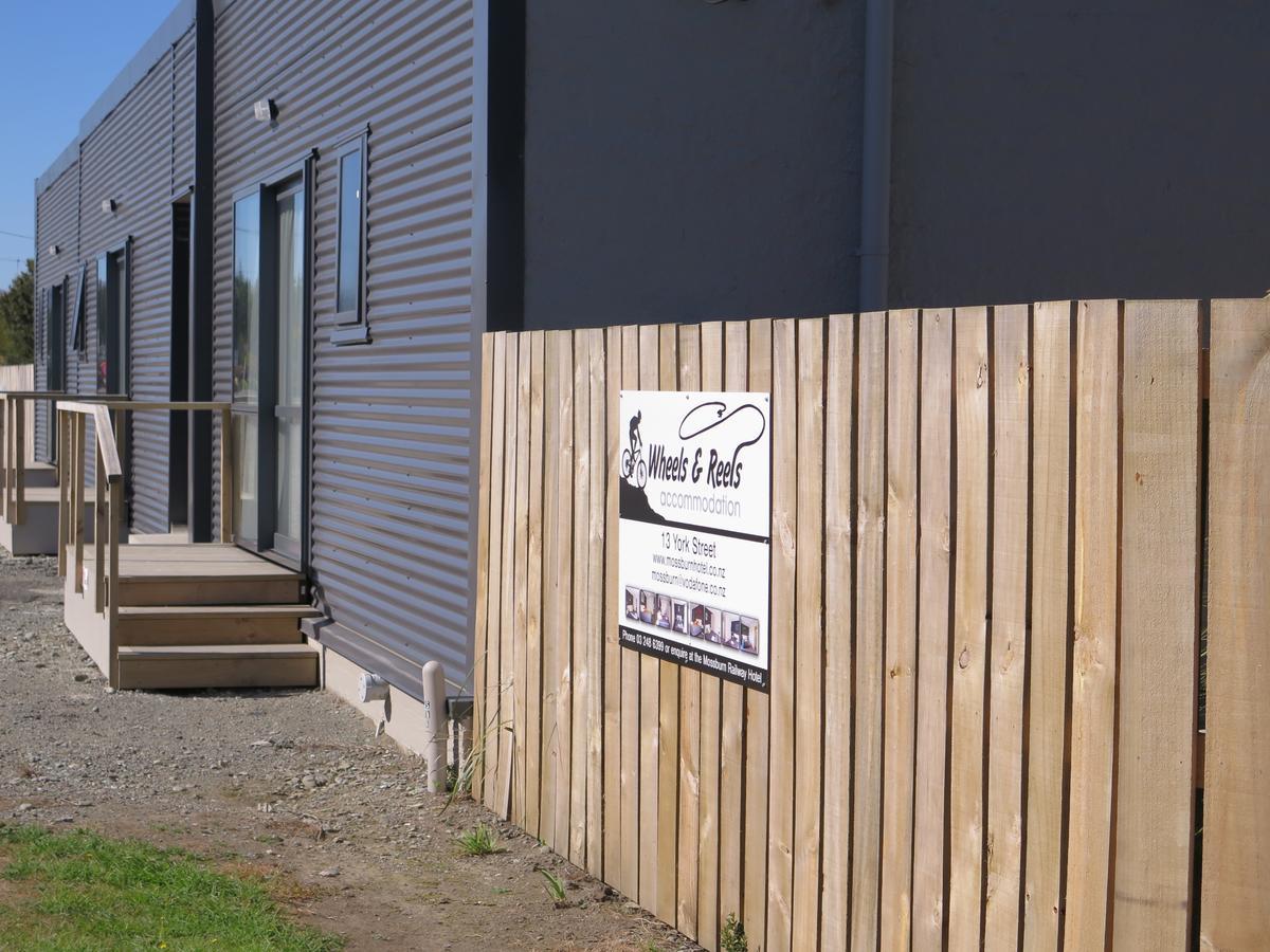 Wheels And Reels Accommodation Mossburn ภายนอก รูปภาพ